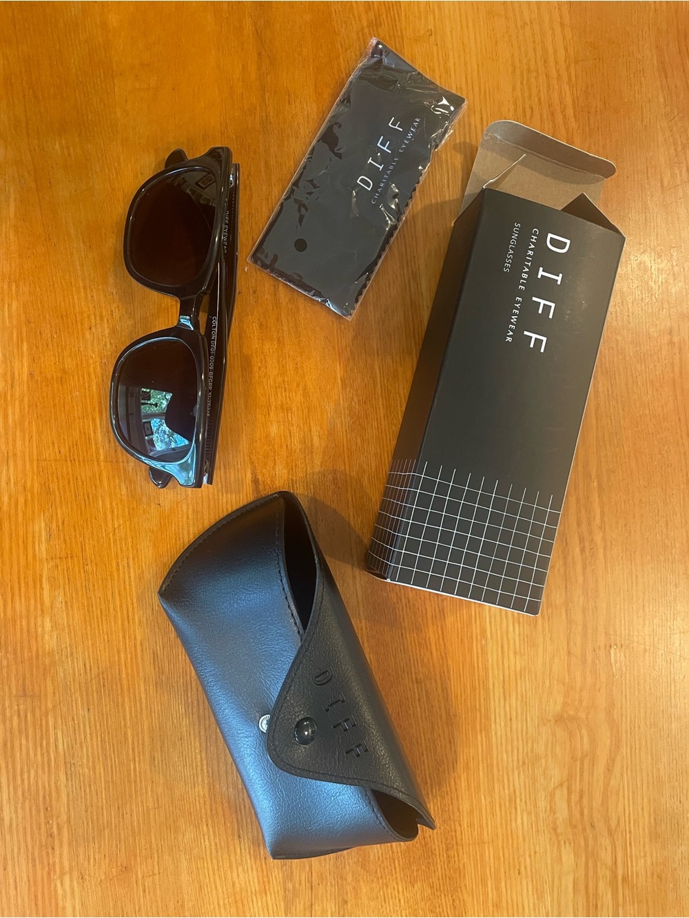 Diff Eyewear Black Sunglasses with Black Case